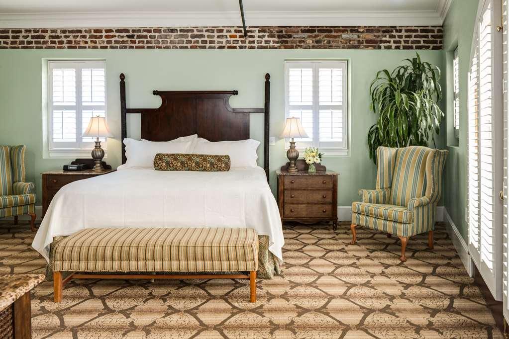 Andrew Pinckney Inn Charleston Room photo